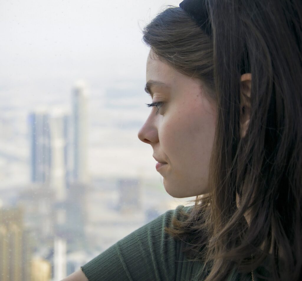 Noia pensativa. La solitud a la meva vida.